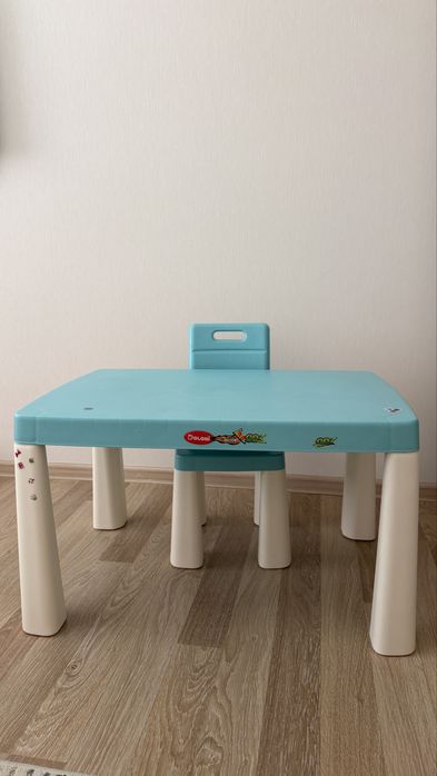 Продам детский стол и стул