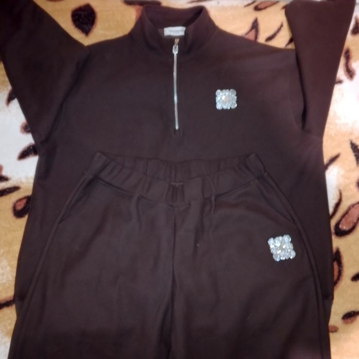 Продам гарний костюм