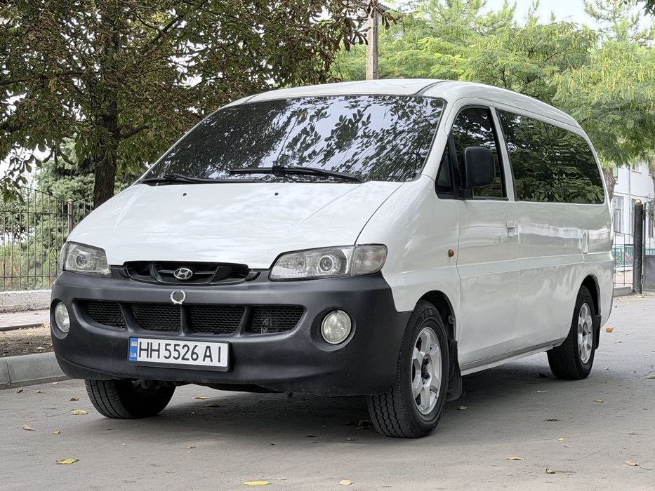 HYUNDAI H200 1998г.2.5 дизель . Автомат,пассажир 6+1.