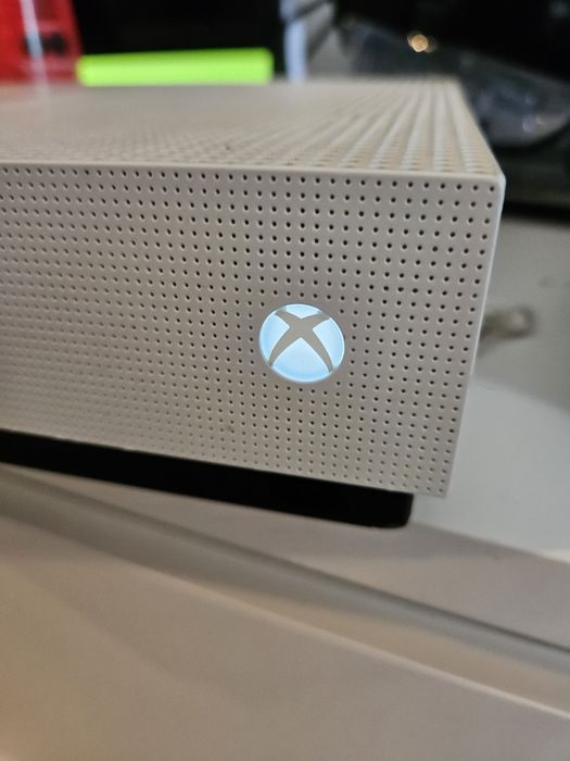 Konsola Xbox One S + Pad od Xbox Series X/S