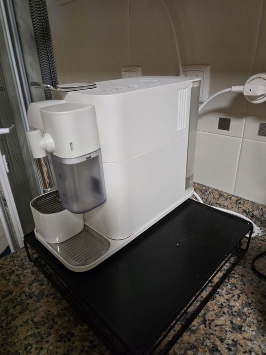 Máquina de Café DELONGHI Nespresso Lattissima One Evo EN510.W Branco