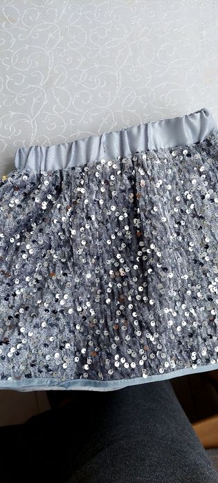 Продам дитячу святкову сп1дничку