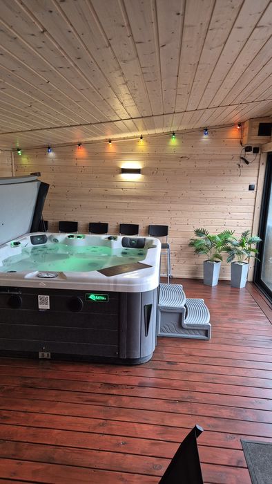 Domki pod Sosnami PREMIUM  Basen Sauna Jacuzzi DUŻA WIATA Radawa