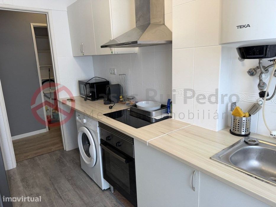 Apartamento T4 remodelado, a 5 minutos do metro do Laranjeiro, Almada