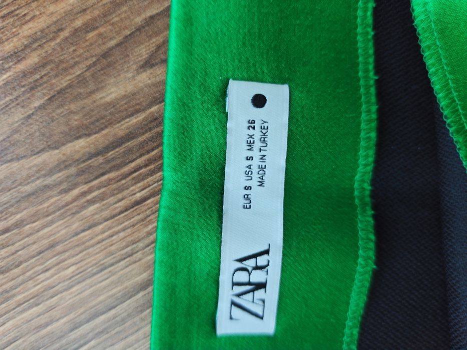 Zielona spódnica , Zara, satynowa, S