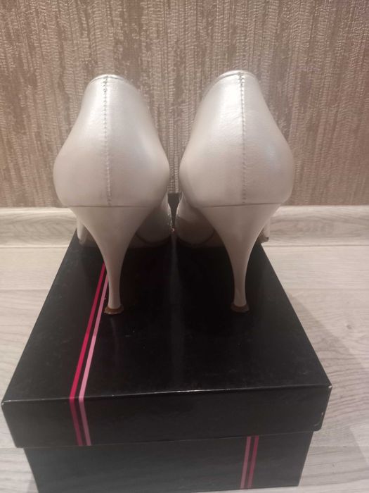 Вишукані шкіряні туфлі Marino Fabiani стан нових