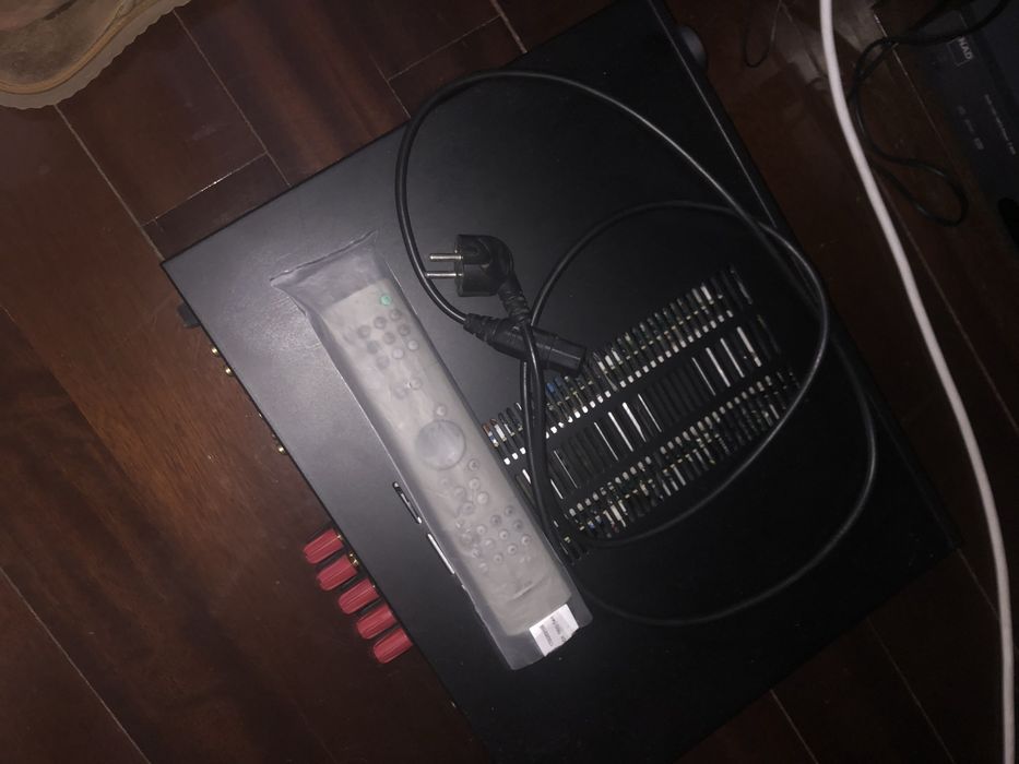 Amplificador Arcam AVR200