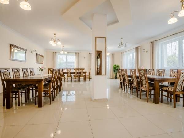 Dom  lub pokoje z łazienkami w Chmielnie