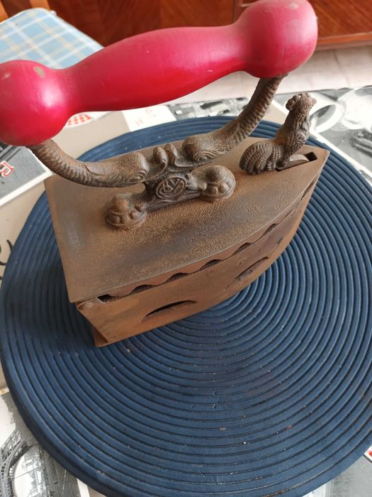 Ferro Antigo a Carvão