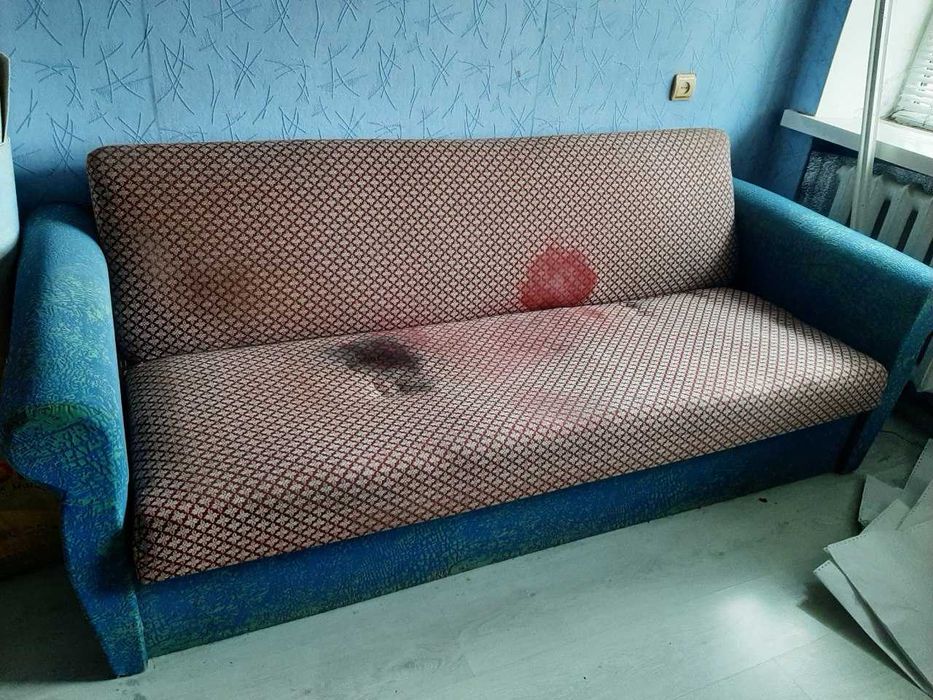 Добротний великий розкладний диван