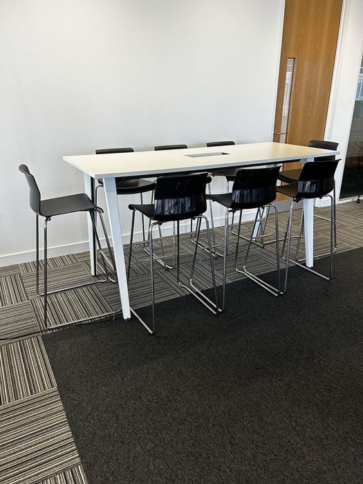 Mesa Alta Steelcase - Ideal p/ Reuniões, Projetos e Áreas de Convívio