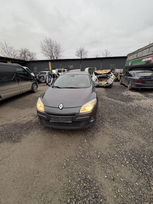 Передній бампер Renault Megane 3 TEB66