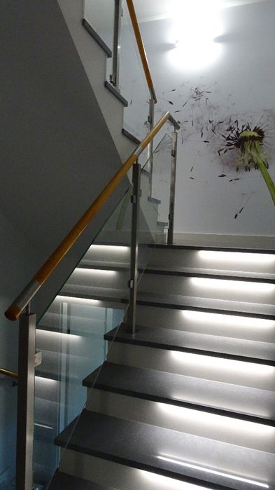 Balustrady, barierki nierdzewne, schody, zadaszenia.