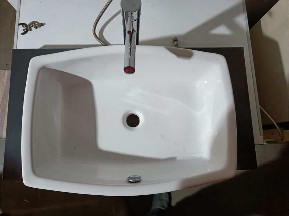 Lavatorio de WC com torneira