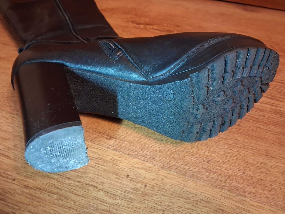 Kozaki czarne skórzane na obcasie rozmiar 38 Lasocki