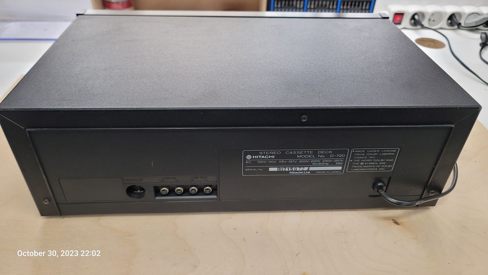 Hitachi stereo tape deck d-720