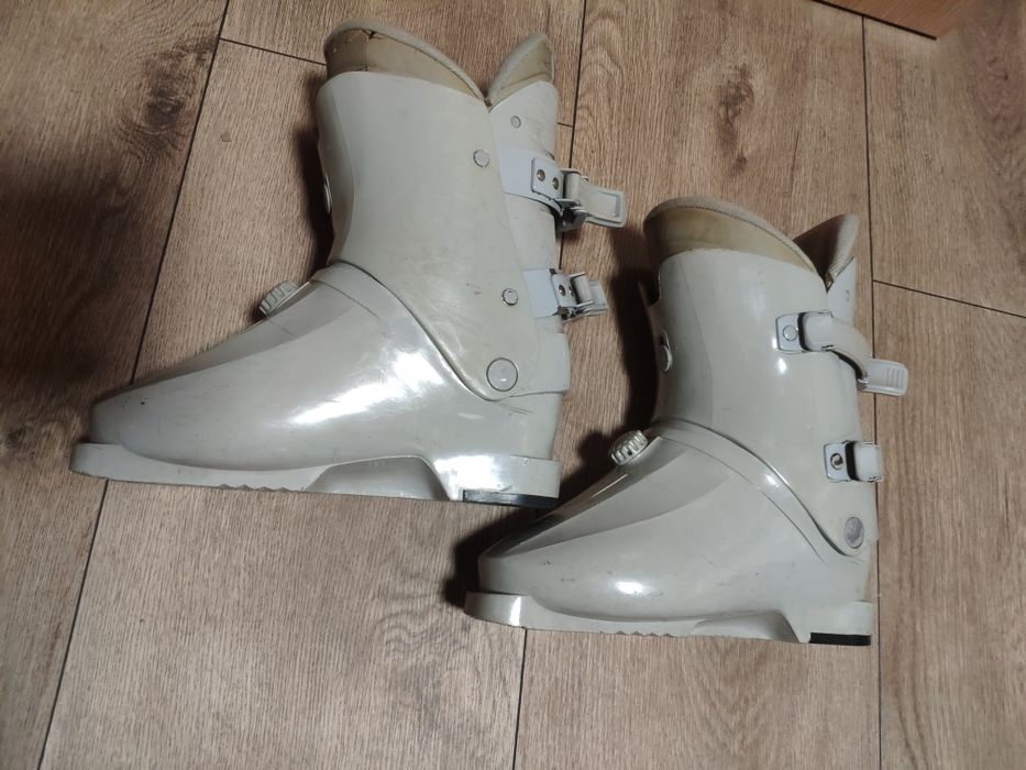 Buty narciarskie Lowa