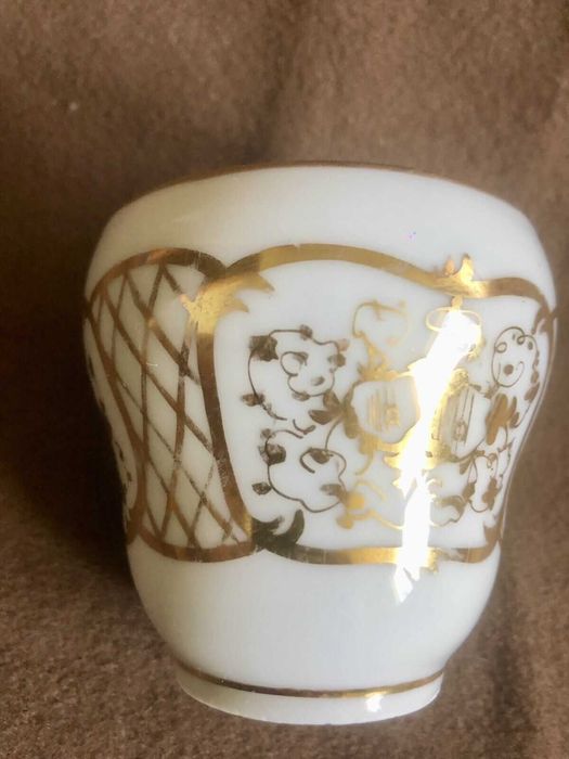 filiżanka złocona antyk cienka porcelana ubita nie sygnowana