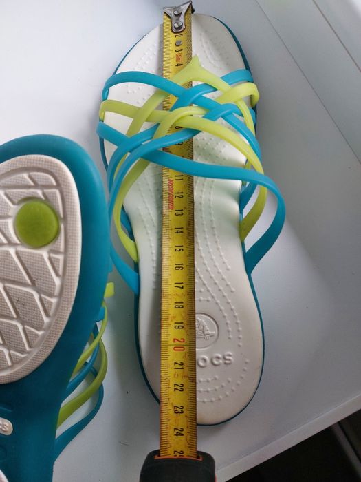 Продам новые сандалии "Crocs".