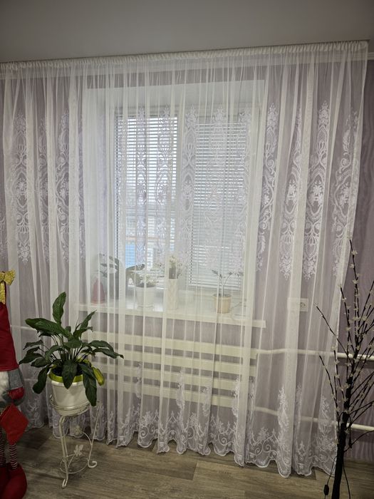 Тюль в кімнату молочна в хорошому стані
