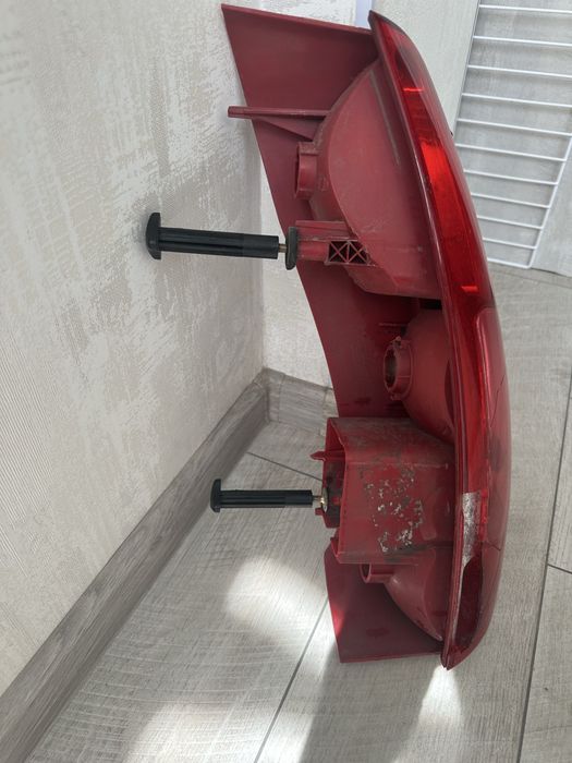 Ліхтар задній пежо 807