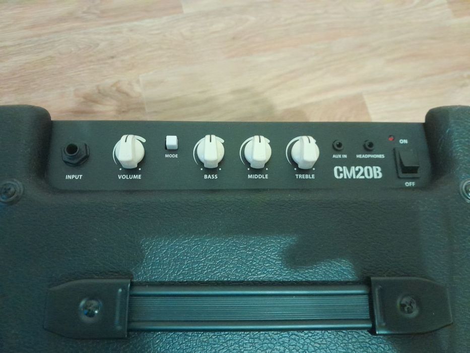 Комбопідсилювач Cort CM20B