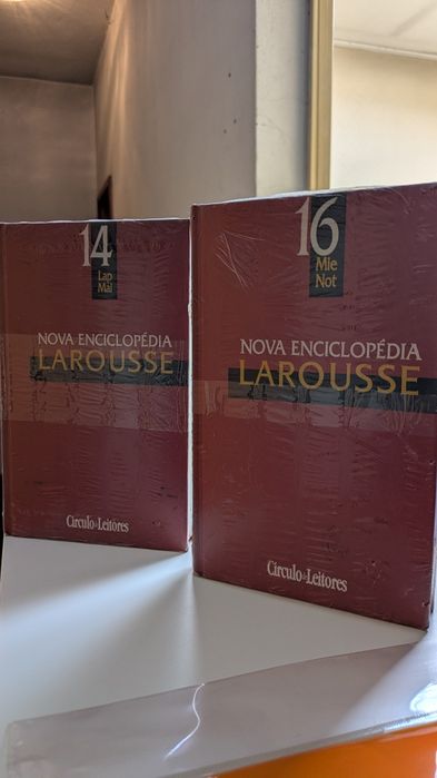 Enciclopédia LAROUSSE
