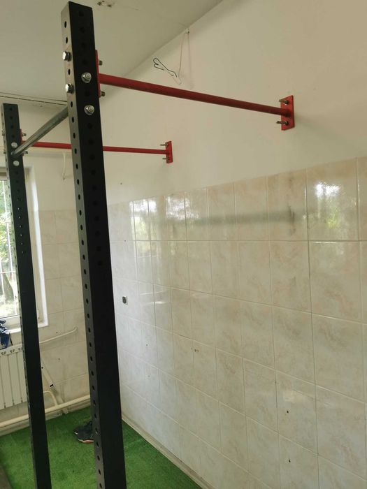 Klatka funkcjonalna montowana do ściany