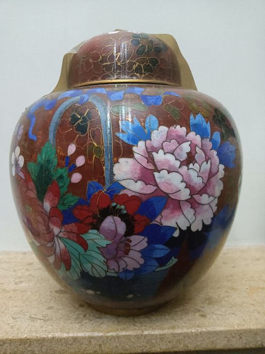 Pote de cloisonné chinês. Antiguidade chinês