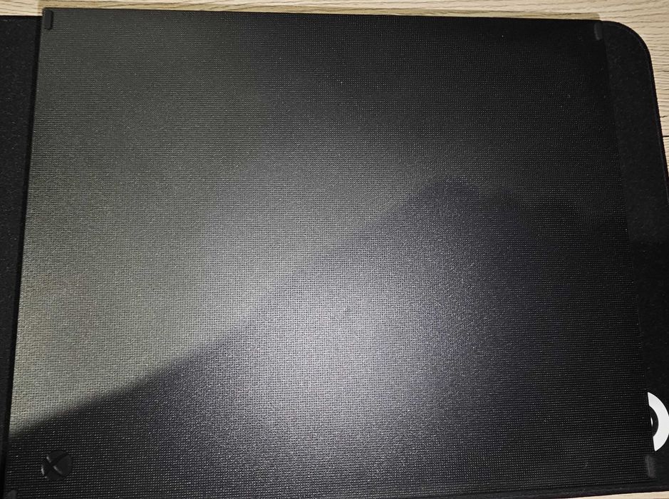 Xbox One X 1TB + akcesoria
