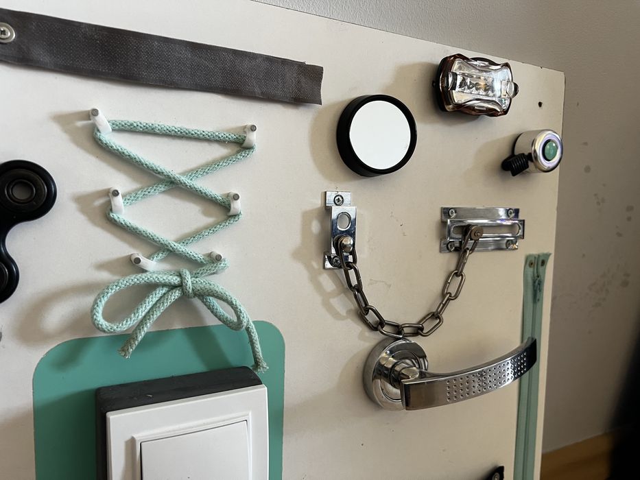 Tablica manipulacyjna Montessori dla dzieci