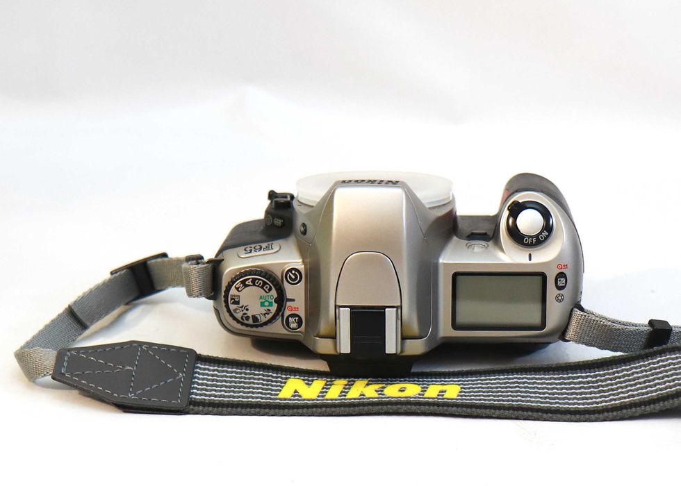 Nikon F65 (SÓ CORPO) máquina fotográfica analógica (de rolo)