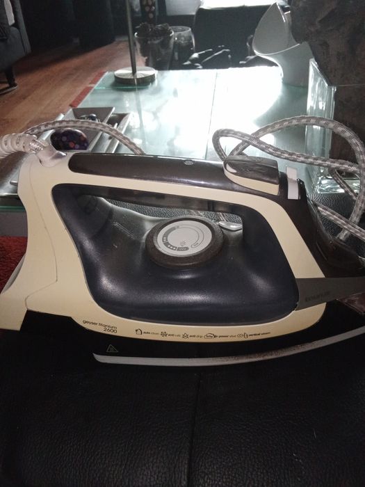 Ferro de passar Taurus