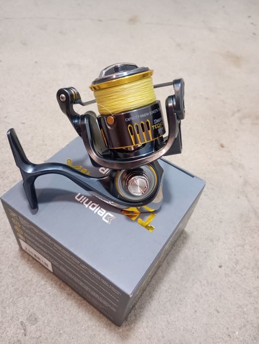 Kołowrotek Delphin Technix 3000 + plecionka 0.08