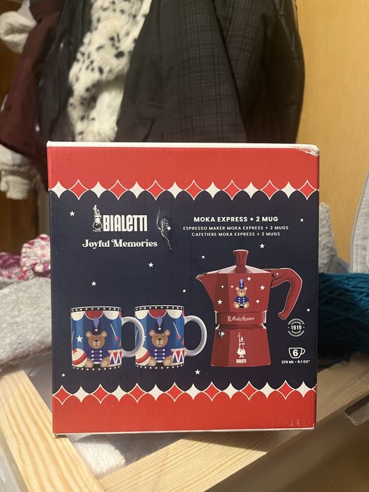 Zestaw kawiarka plus kubki