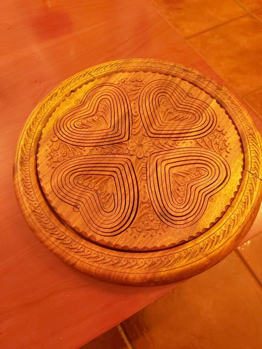 Taça de aperitivos em artesanato africano