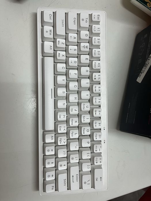 Microfone gaming com teclados gaming de 60% e 75%
