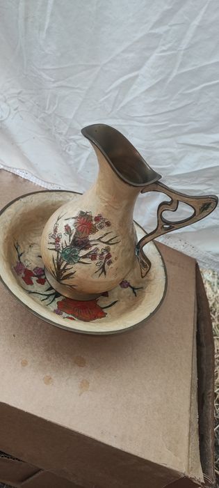 Jarra e prato em  bronze