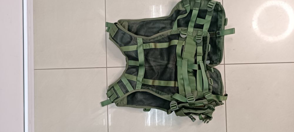 Тактичний бойовий жилет