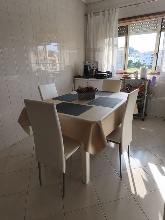 Mesa de jantar em granito