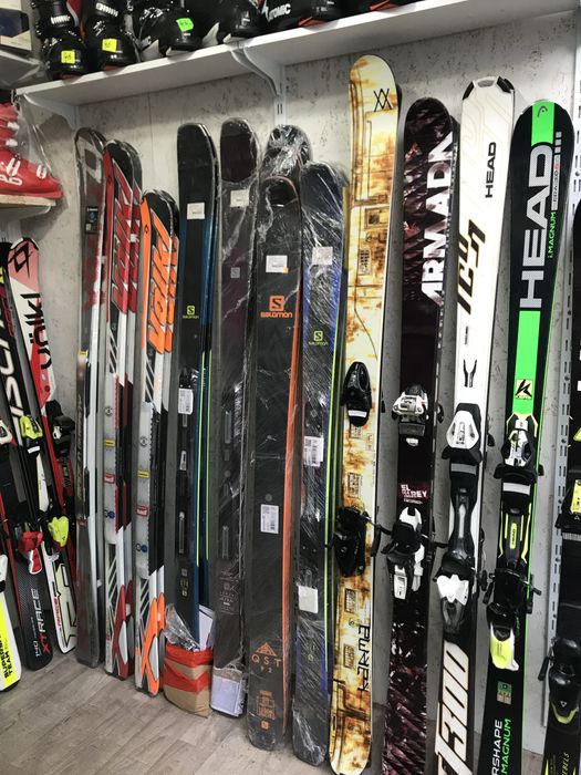 Лижі, сноуборди та комплектуюче / черевики