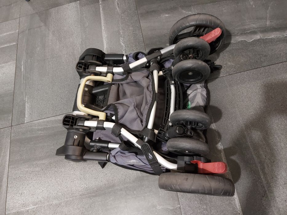 Wozek spacerowy Quick smart. Skladany do małych rozmiarów.
