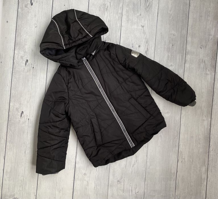 Демисезонна куртка на 3-4 роки ( зріст 104-110 см)