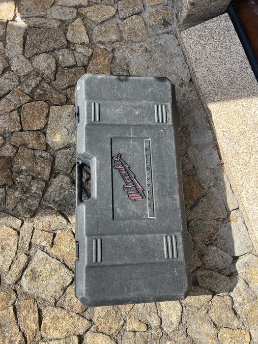 Martelo Demolidor Milwaukee Kango 900 K – Profissional