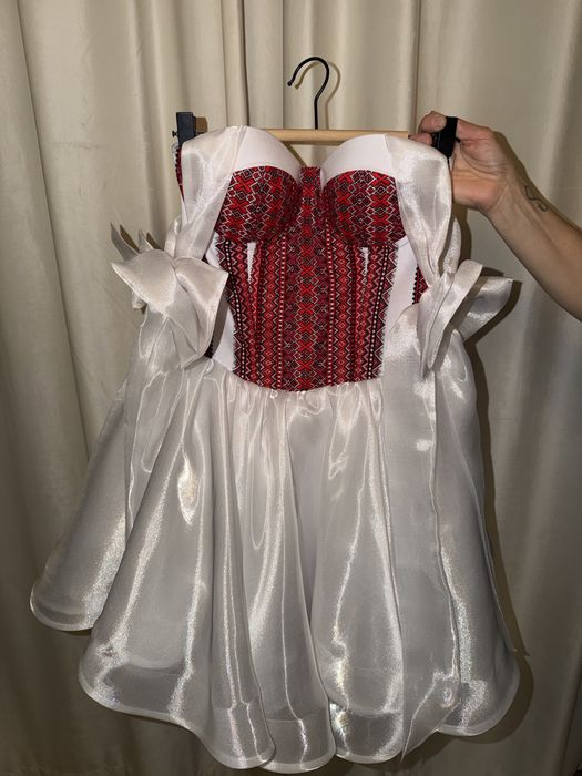 Ідеальна сукня для шкільного свята