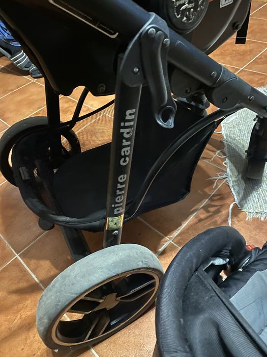 Carrinho bebe Pierre Cardin com 2 ovos