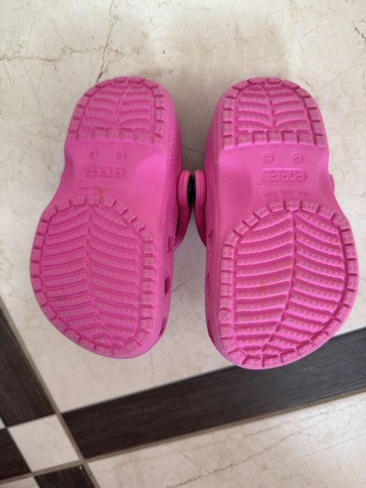 Продам  crocs,розмір c6