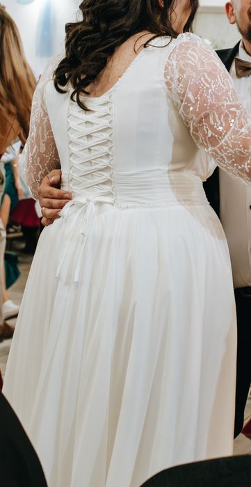 Suknia ślubna plus size