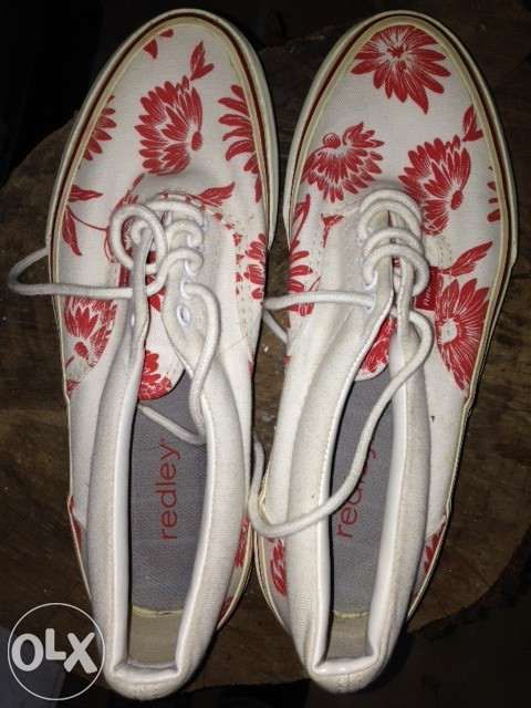 Tenis Redley novos com etiqueta