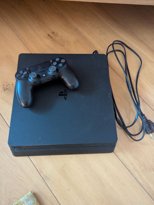 PS4 slim + um comando